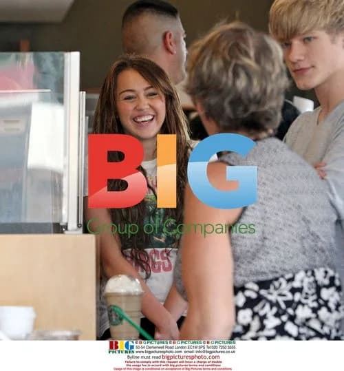 Miley Cyrus grabs Starbucks in Malibu
