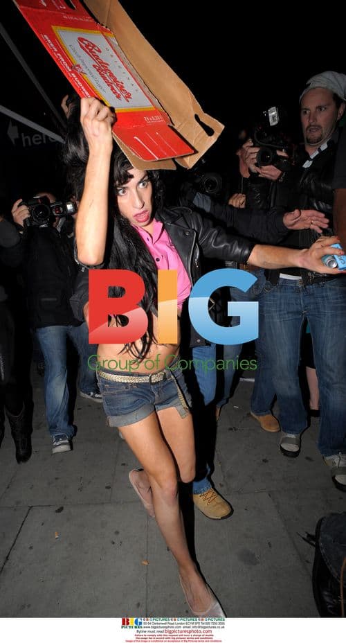 Amy Winehouse Leaves Bar with Lamp