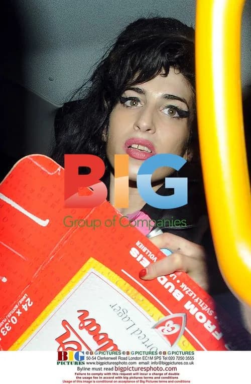 Amy Winehouse Leaves Bar with Lamp