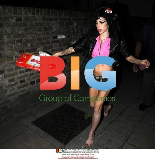 Amy Winehouse leaves Camden bar