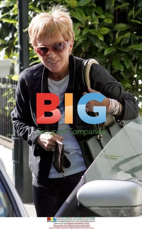 Anne Robinson Surrenders Driving License