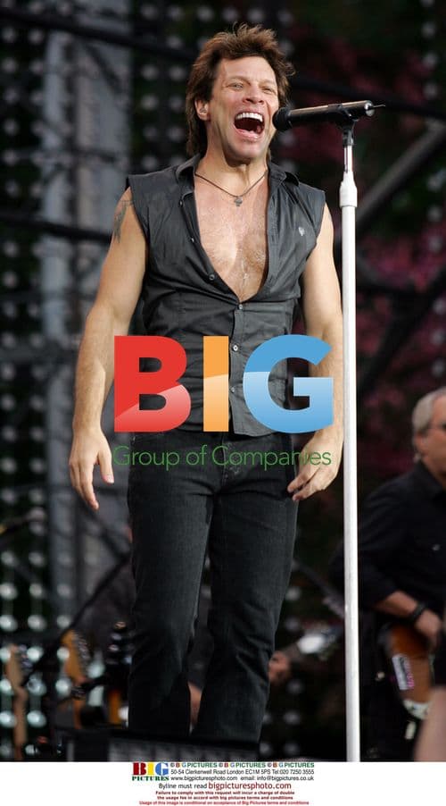 Jon Bon Jovi performs free concert in NYC