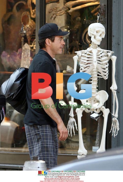 Robert Downey Jr. & Wife Shop in Soho