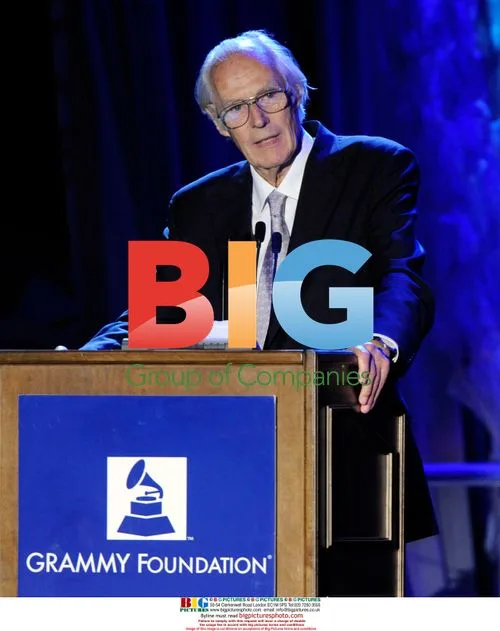 Sir George Martin accepts Trustees Award