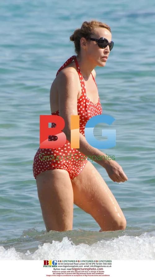 Jerry Hall and family at the beach