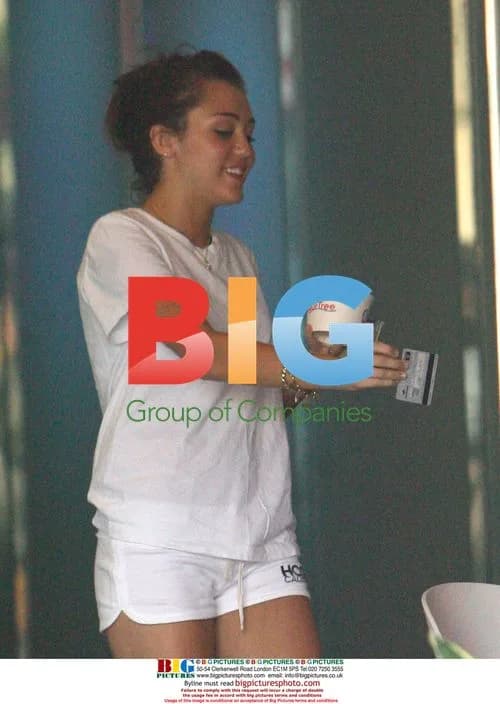 Miley Cyrus gets pampered at beauty salon