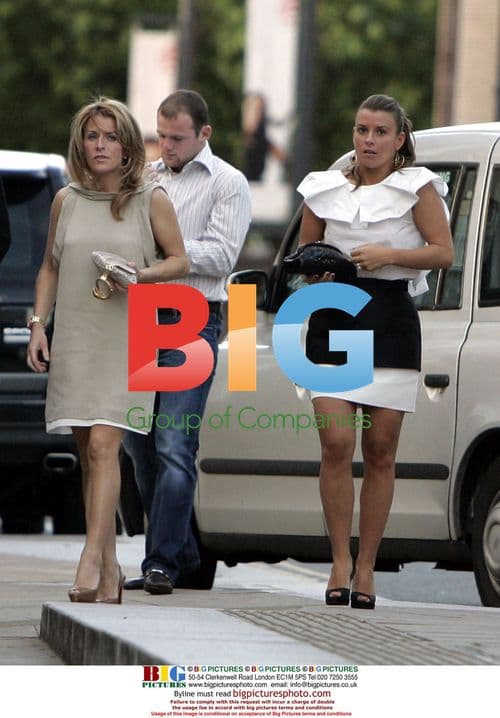 Newly-wed Rooney couple dines with friends