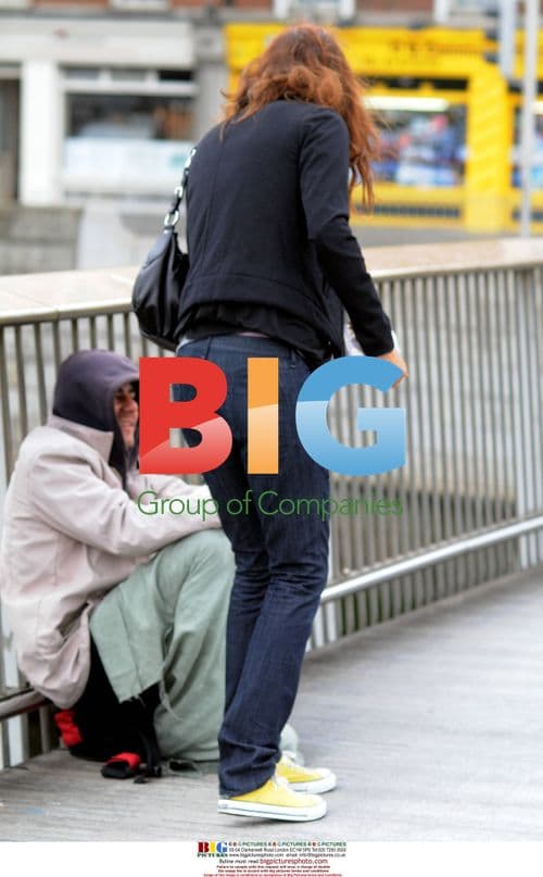 Helena Christensen donates to homeless in Dublin