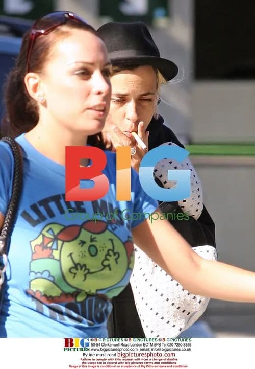 Samantha Ronson Arrives Solo at Vancouver Airport