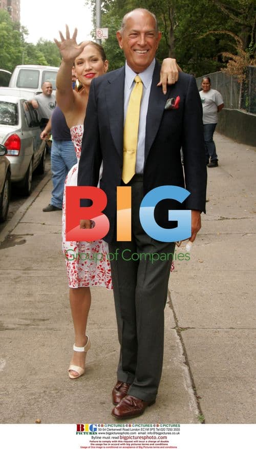 Jennifer Lopez and Oscar de la Renta at photo shoot