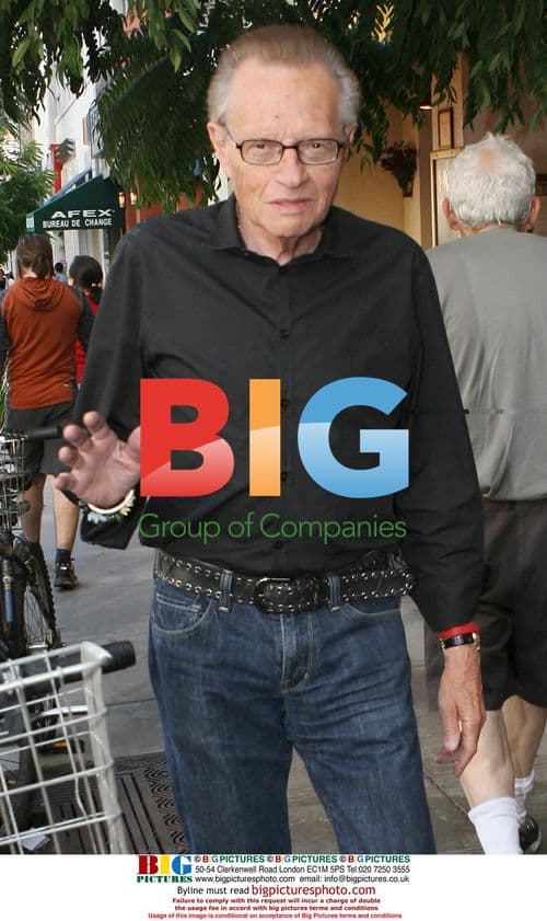 Larry King strolling in Beverly Hills