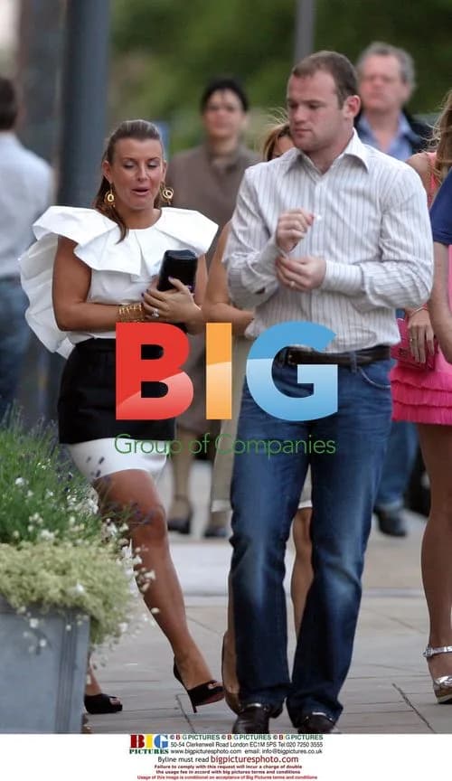 Newlywed Rooneys Go for Dinner