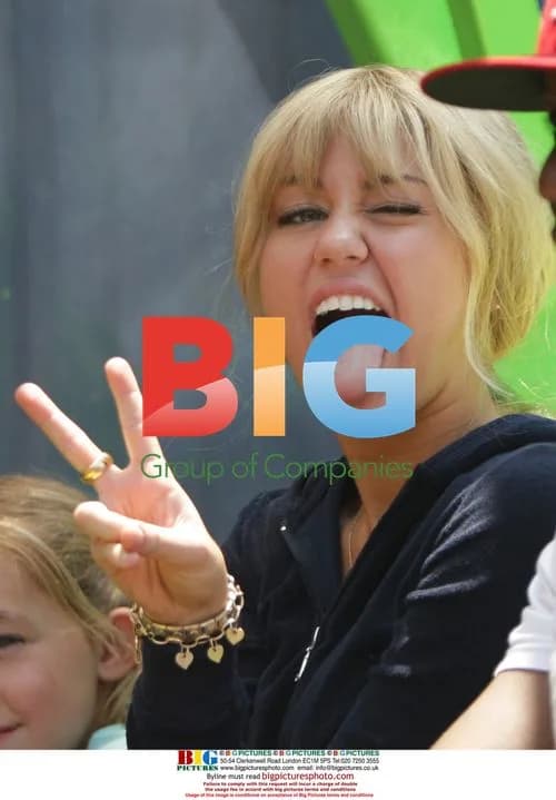 Miley Cyrus and sister Noah filming