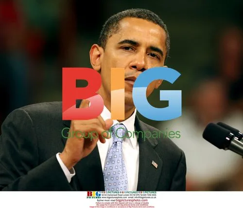 Obama smiles at Virginia High School