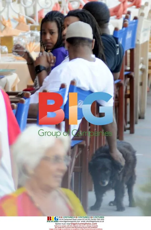 Denzel Washington and family arrive in Positano