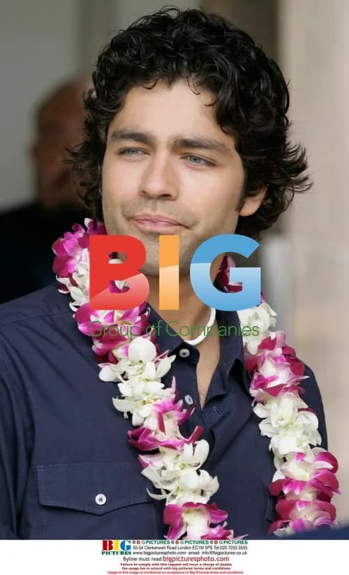 Adrian Grenier and Vince on Entourage set