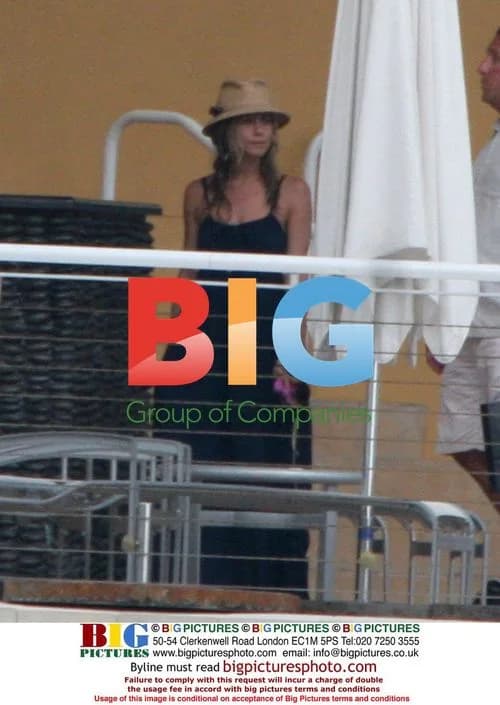 Jennifer Aniston Relaxes by Pool