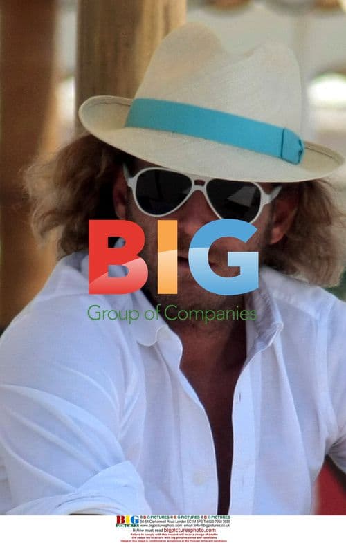 Lapo Elkann on the beach with friends