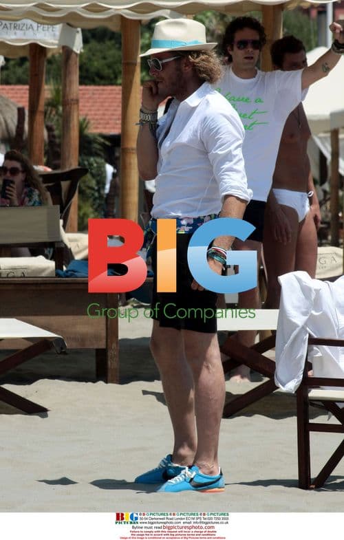 Lapo Elkaan on the beach with friends