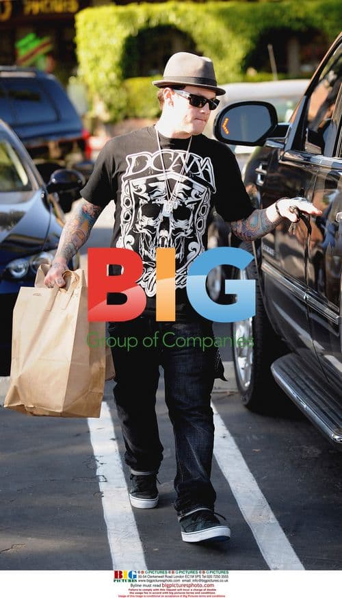 Benji Madden shopping for Paris Hilton