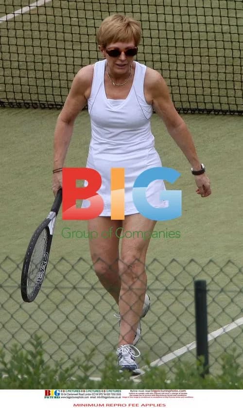 Anne Robinson Visits Tennis Club