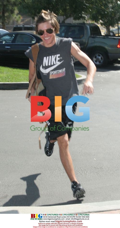 Zac Efron Dashes to Gym