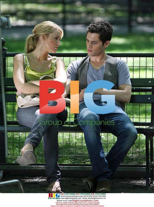 "Gossip Girl" stars film kissing scene