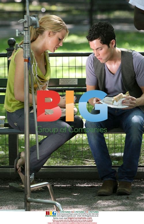 Blake Lively and Penn Badgley Film "Gossip Girl" Kiss