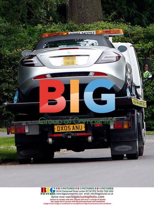 Didier Drogba's new Mercedes SLR arrives