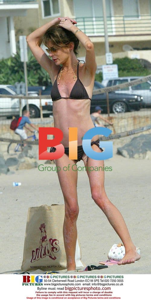 Lara Flynn Boyle Flaunts Bikini Body