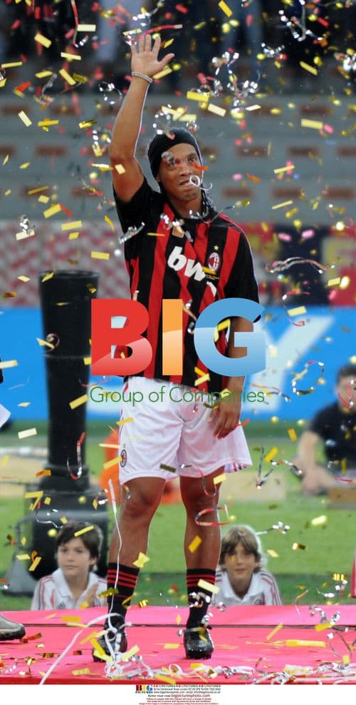 Ronaldinho unveiled at San Siro