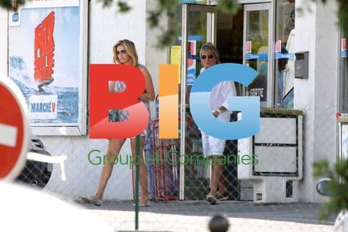 Penny Lancaster with Rod Stewart and daughter