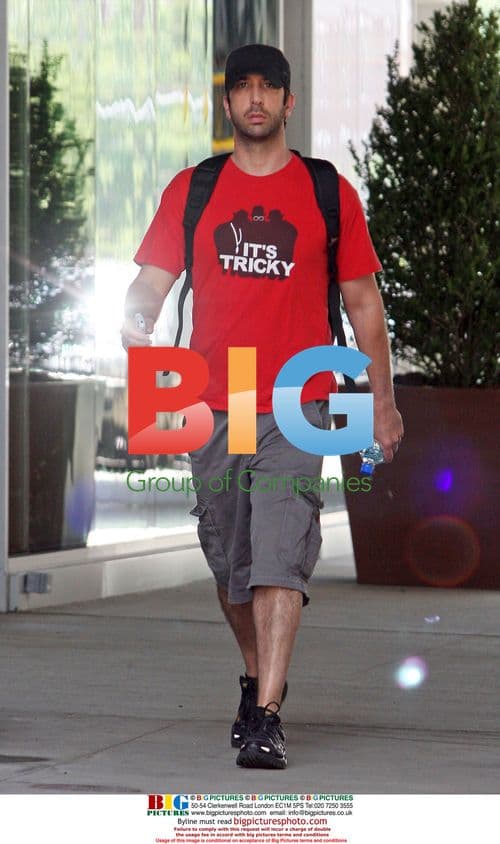 David Schwimmer strolls in NYC