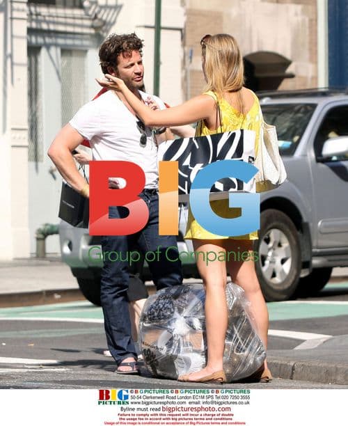 Nate Berkus talks to friend in Soho, NYC