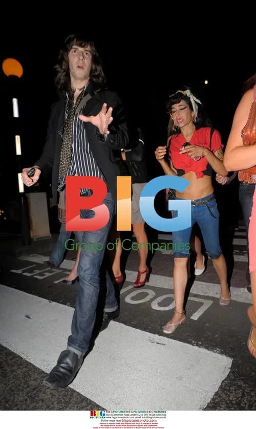 Amy Winehouse out with friends in Camden