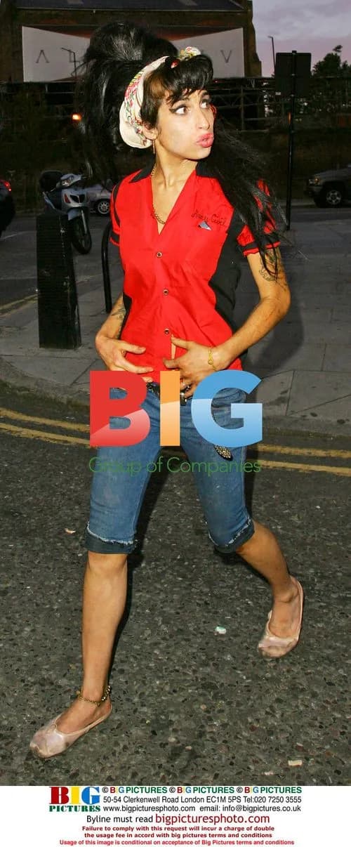 Amy Winehouse Enjoys Lock-in at The Monarch