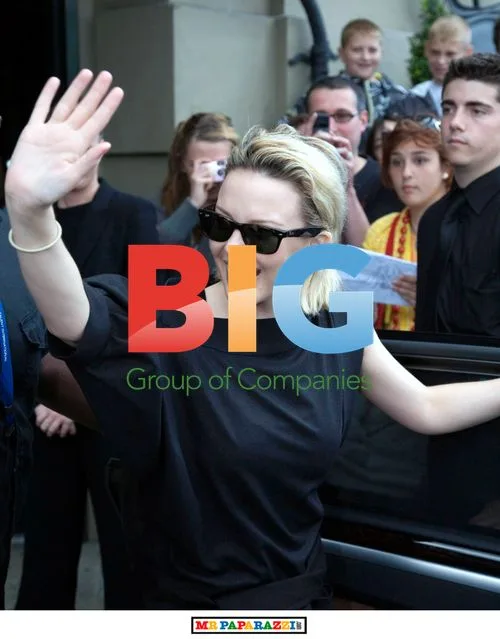 Kylie Minogue Leaving for Newcastle Gig