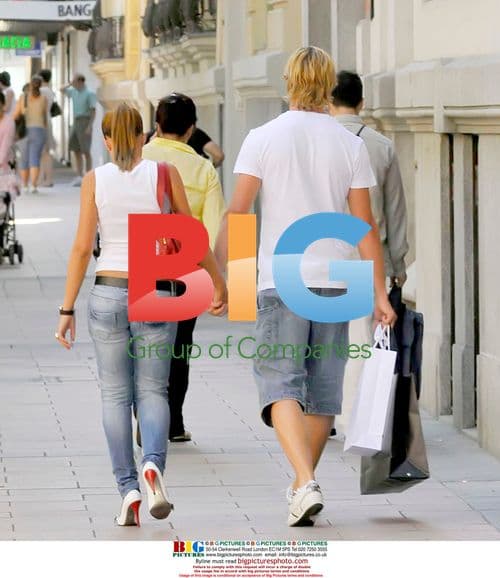 Fernando Torres shopping in Madrid