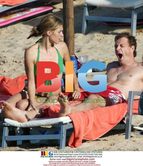 Jens Lehmann relaxing with family on beach