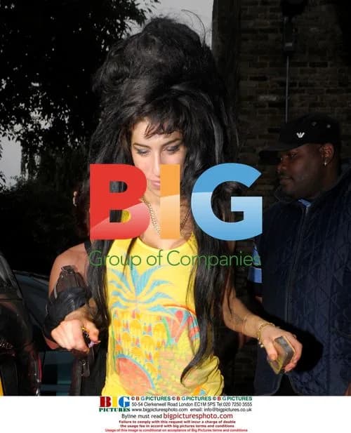 Amy Winehouse goes to recording studio in London