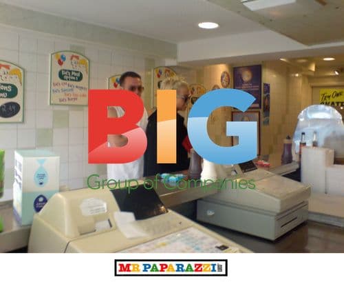 Sarah Harding & Tom Crane Enjoy British Fish & Chips