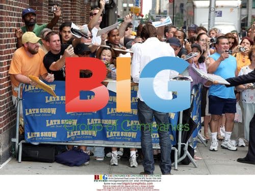 David Duchovny Greeted by Fans at The Late Show