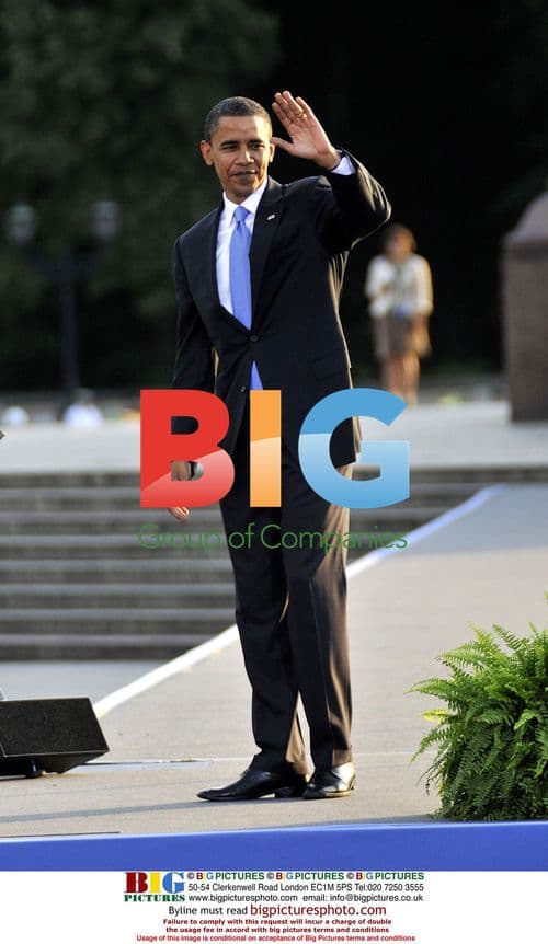 Obama Speaks at Victory Column in Berlin