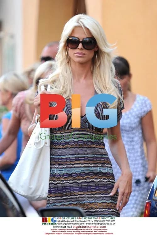 Victoria Silvstedt and sister Veronica in St Tropez