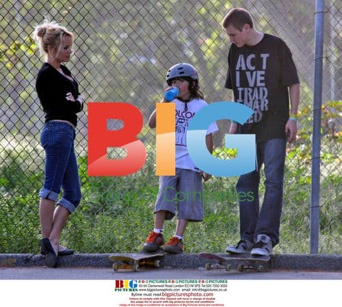 Pamela Anderson Shopping in Malibu