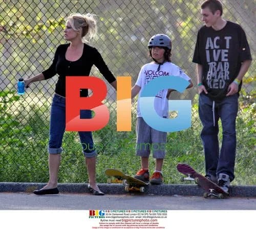 Pamela Anderson Goes Shopping in Malibu