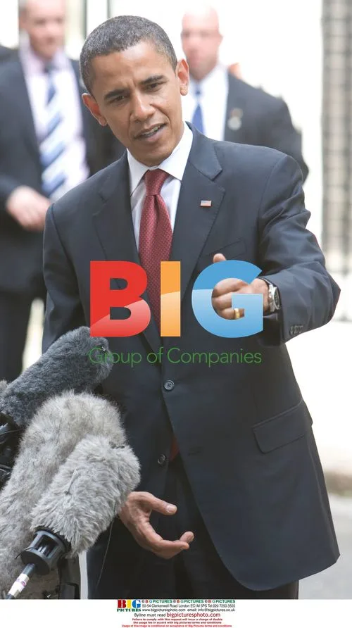 Obama Leaves Downing Street After Talks
