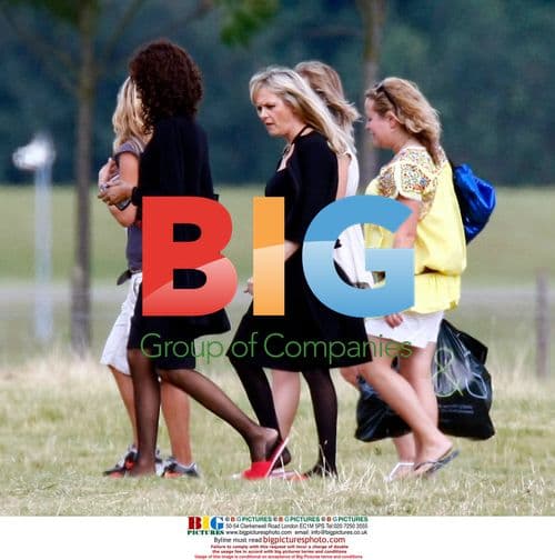 M&S Models Clash on Catalog Shoot