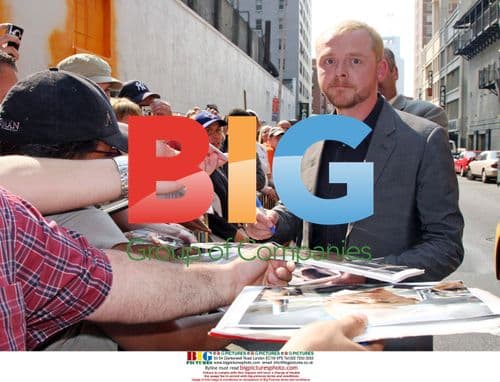 Simon Pegg and Gillian Anderson Leave Letterman