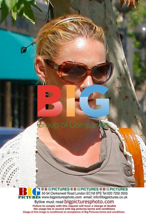Katherine Heigl & TR Knight Shop in Glendale